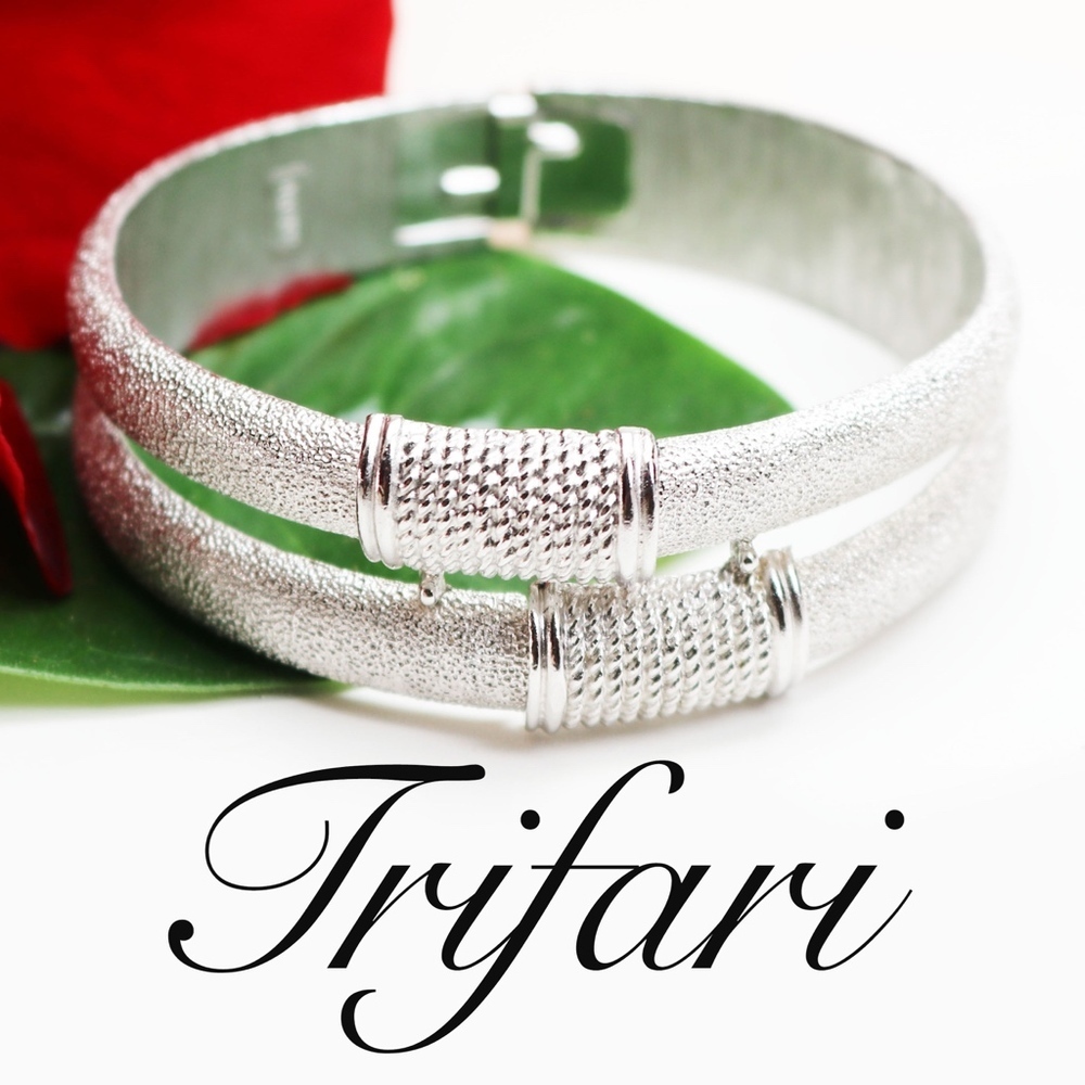 CROWN TRIFARI BRACELET *signed* Silver Plated